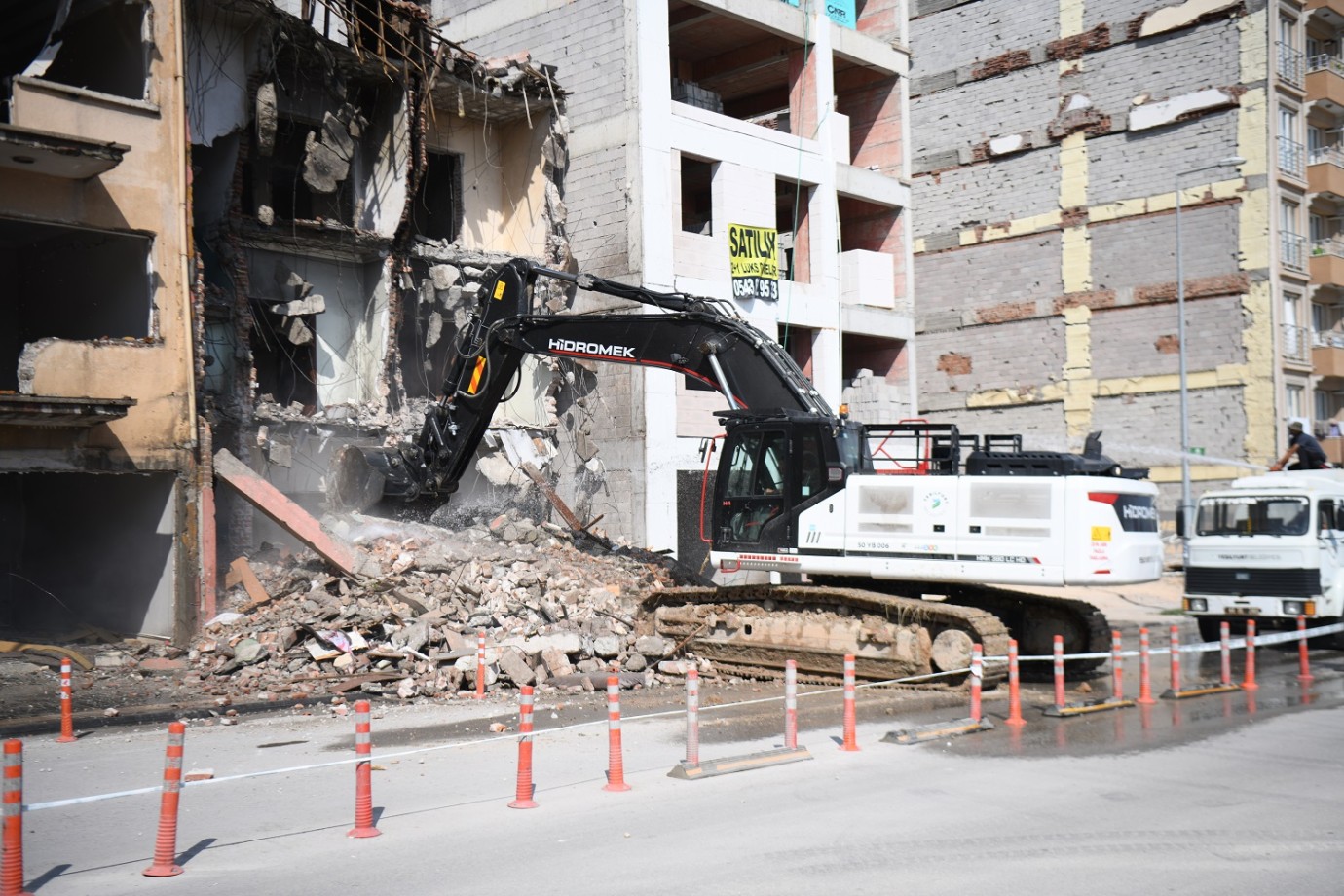Yeşilyurt Belediyesi’nden metruk yapılara kararlı müdahale!
